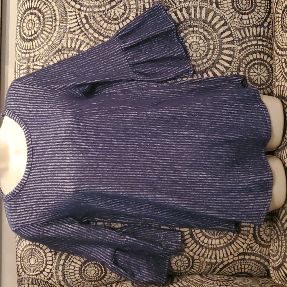 3/4 bell sleeve top